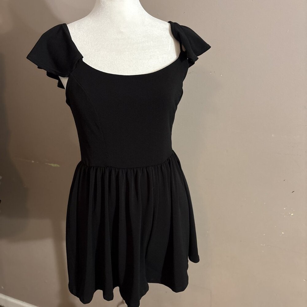 Urban Outfitters Black Romper Stretch Casual Ruffle Sleeve Elastic Waist Sz M